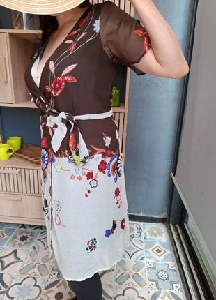 Robe Portefeuille Florale taille 40 Kimono Marron Plage / Paréo Chic, marke: Vintage Dressing, zustand: Sehr gut, größe: L / 40 / 12, 29,95 €, 32,15 € inklusive Vinted-Käuferschutz