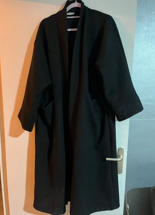 Manteau kimono noir, marque: Cinelle Boutique, état: Très bon état, taille: Taille unique, 10,00 €, 11,20 € Protection acheteurs incluse