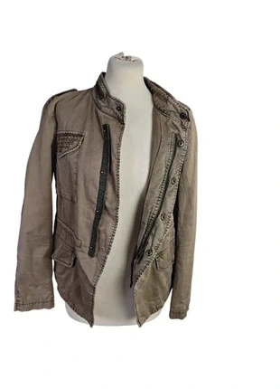 Magnifique veste type militaire Zara, marque: Zara, état: Très bon état, taille: M / 38 / 10, 17,90 €, 19,50 € Protection acheteurs incluse