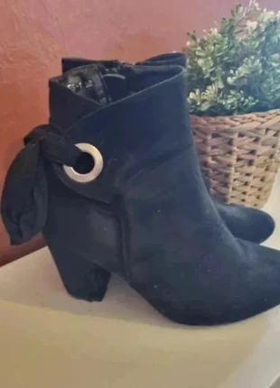 Bottines noire à talon - Taille 38 - Bestelle : Très peu porté hauteur du talon: 9 cm, marque: Bestelle, état: Très bon état, taille: 38, 15,00 €, 16,45 € Protection acheteurs incluse