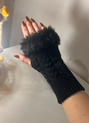 Mitaines noires chic avec fausse fourrure, condizioni: Ottime, taglia: Taglia unica, €2.00, €2.80 include la Protezione acquisti