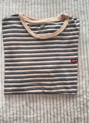 T shirt Levi’s rayé femme vintage taille M, marque: Levi's, état: Très bon état, taille: M / 38 / 10, 25,00 €, 26,95 € Protection acheteurs incluse