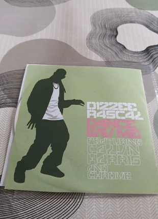 CD Dizzee Rascal Dance wiv me featuring Calvin Harris and Chrome, estado: Muito bom, €2.00, €2.80 inclui Proteção do Comprador