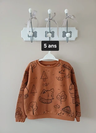 Pull à motifs, marque: Kiabi, état: Très bon état, taille: 5 ans / 110 cm, 3,00 €, 3,85 € Protection acheteurs incluse