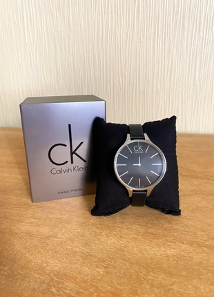 Montre ronde noire bracelet cuir Calvin Klein, marca: Calvin Klein, estado: Muy bueno, tamaño: Hasta 30 mm, 35,00 €, 37,45 € Protección al comprador incluida