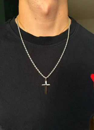 Collier Argenté Avec Croix Acier Inoxydable, marke: Boutique Parisienne, zustand: Neu, 9,90 €, 11,10 € beinhaltet Vinted-Käuferschutz Pro