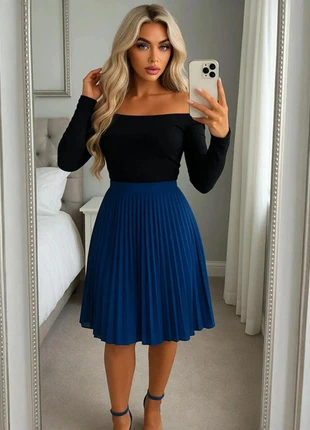 White House Black Market Navy Blue Pleated Skirt – Size 8 - RRP £95, brand: White House Black Market, condition: Very good, size: S / UK 8-10, £20.00, £21.70 includes Buyer Protection