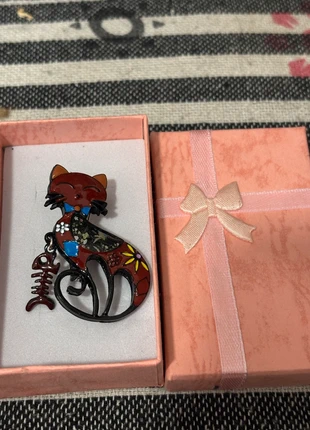 Spilla bordeaux gatto con scatola regalo idea regalo Natale, marke: Gatti, zustand: Sehr gut, 4,00 €, 4,90 € inklusive Vinted-Käuferschutz