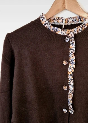 Magnifique gilet marron col fleuri 🌸 Une pièce douce et élégante pour un look féminin et raffiné 💫, marke: Boutique Parisienne, zustand: Neu, mit Etikett, größe: S / 36 / 8, 39,50 €, 42,18 € inklusive Vinted-Käuferschutz