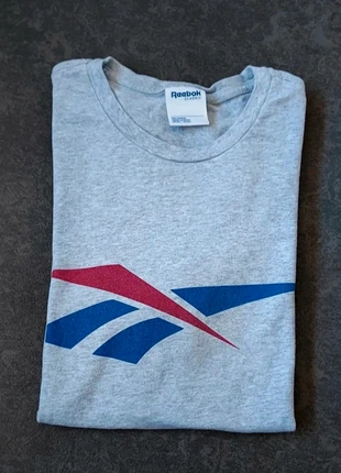 Tee-shirt Reebok gris – Taille XS / Comme neuf, brand: Reebok, condizioni: Ottime, taglia: XS / IT 38 / EU 34, €9.90, €11.10 include la Protezione acquisti