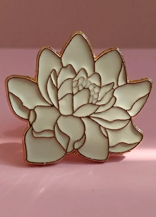 Pin's Lotus Blanc, brand: sans marque, condition: New with tags, €3.00, €3.85 includes Buyer Protection
