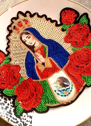 Grand écusson à coudre Sainte Vierge à sequins lumineux pour customisation textile 24 x 21,5 cm, état: Très bon état, 6,50 €, 7,53 € Protection acheteurs (Pro) incluse