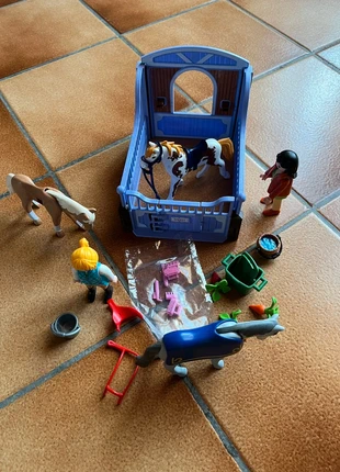Set playmobils écurie et chevaux, marque: Playmobil, état: Très bon état, taille: 4 ans / 104 cm, 10,00 €, 11,20 € Protection acheteurs incluse
