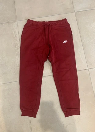 Jogging Bordeaux Nike, marque: Nike, état: Très bon état, taille: M, 3,00 €, 3,85 € Protection acheteurs incluse