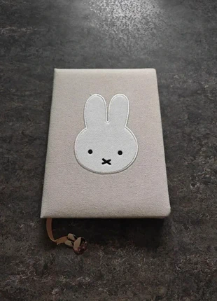 New cream Miffy A5 notebook, marque: Miffy, état: Très bon état, 5,00 €, 5,95 € Protection acheteurs incluse