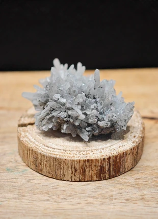 Petit amas de Quartz sur socle amovible - Origine Bulgarie, marque: Mineralogie, état: Très bon état, 3,00 €, 3,85 € Protection acheteurs (Pro) incluse