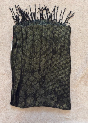 Foulard Tissaia noir avec reflet pailletée, marque: Tissaia, état: Très bon état, 5,00 €, 5,95 € Protection acheteurs incluse
