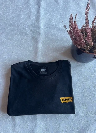 T-shirt manica lunga Levi’s, brand: Levi's, condizioni: Nuovo senza cartellino, taglia: M, €15.00, €16.45 include la Protezione acquisti