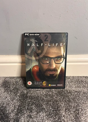 Half-Life 2 PC Game, condition: Very good, £4.00, £4.90 includes Buyer Protection