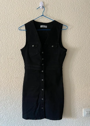 Vestido negro abotonado Pull & Bear (Talla M), marca: Pull & Bear, estado: Muy bueno, tamaño: M / 38 / 10, 7,00 €, 8,05 € Protección al comprador incluida