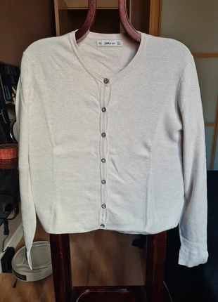 Beige Knit Cardigan with Jewel Buttons, brand: Zara, condizioni: Ottime, taglia: M / IT 42 / EU 38, €5.00, €5.95 include la Protezione acquisti