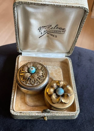 Lot de 2 boîtes piluliers dorés et perles couleur turquoise fleurs, marque: Vintage Boutique, état: Bon état, 19,00 €, 20,65 € Protection acheteurs (Pro) incluse