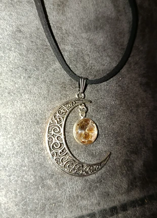 Collier Pendentif Croissant de Lune et Orbe mue de serpent (boa de dumeril), état: Neuf sans étiquette, 3,00 €, 3,85 € Protection acheteurs incluse