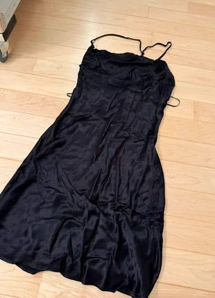 Bershka Black Satin Midi Dress, marke: Bershka, zustand: Neu, mit Etikett, größe: XS / 34 / 6, 12,00 €, 13,30 € inklusive Vinted-Käuferschutz