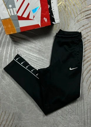 Jogging Nike noir logo imprimer blanc, brand: Nike, condition: Very good, size: S, €28.00, €30.10 includes Buyer Protection Pro