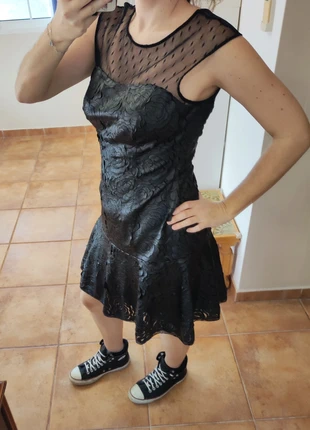 Vestido negro con escote de tul y textura, marca: Muse, estado: Muy bueno, tamaño: L / 40 / 12, 5,00 €, 5,25 € Protección al comprador incluida