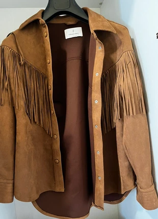 Giacca con frange, brand: Stradivarius, condizioni: Nuovo senza cartellino, taglia: L / IT 44 / EU 40, €15.00, €16.45 include la Protezione acquisti