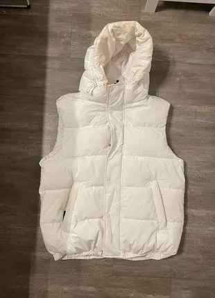 Doudoune sans manches Zara blanche à capuche taille L, brand: Zara, condizioni: Discrete, taglia: L, €3.00, €3.85 include la Protezione acquisti