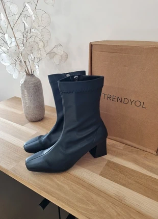 Bottines noires talon carré en similicuir élégante T37 Trendyol, marke: Lefties, zustand: Neu, mit Etikett, größe: 37, 18,90 €, 20,55 € inklusive Vinted-Käuferschutz