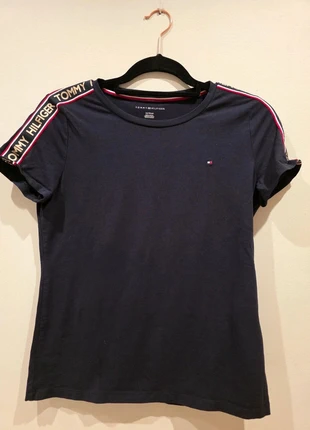 Camiseta Tommy Hilfiger azul marino talla XS (ideal S), merk: Tommy Hilfiger, staat: Heel goed, maat: XS / 34 / 6, € 16,00, € 17,50 inclusief Kopersbescherming