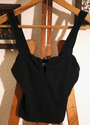 Top Crop Negro Escote Corazón 🖤, marque: Bershka, état: Neuf sans étiquette, taille: S / 36 / 8, 3,50 €, 4,38 € Protection acheteurs incluse