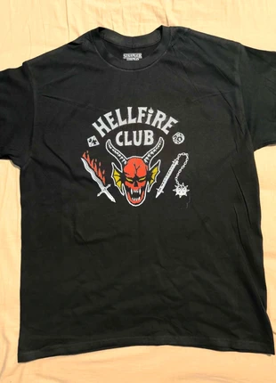 T-shirt Hellfire Club Taille XL Stranger Things Collection, brand: Stranger Things, condition: New without tags, size: XL, €15.99, €17.49 includes Buyer Protection