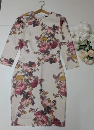 Robe Zara taille S Très bon état motif fleurs, merk: Zara, staat: Heel goed, maat: S / 36 / 8, € 12,00, € 13,30 inclusief Kopersbescherming
