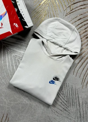 Sweat à capuche Nike blanc logo brodé multicolore, marque: Nike, état: Très bon état, taille: L, 26,00 €, 28,00 € Protection acheteurs (Pro) incluse