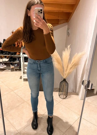 Jeans Skinny Hollister Taille Haute – W26 L31 Excellent État, marque: Hollister, état: Très bon état, taille: S / 36 / 8, 15,00 €, 16,45 € Protection acheteurs incluse