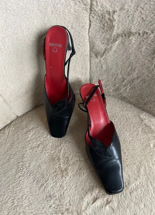 Mooie zwarte pump, voor een feestje🥳, marque: Mayfran, état: Très bon état, taille: 40, 7,50 €, 8,58 € Protection acheteurs incluse