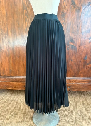 Jupe noire plissée, brand: Naf Naf, condition: Very good, size: M / 38 / 10, €10.00, €11.20 includes Buyer Protection