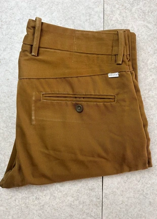 Pantalon Chinos Levi’S  vintage marron Taille W32, brand: Levi's, condizioni: Ottime, taglia: IT 42 | W32, €15.00, €16.45 include la Protezione acquisti Pro