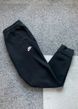 Jogging Nike noir taille S homme, marque: Nike, état: Très bon état, taille: S, 20,00 €, 21,70 € Protection acheteurs incluse