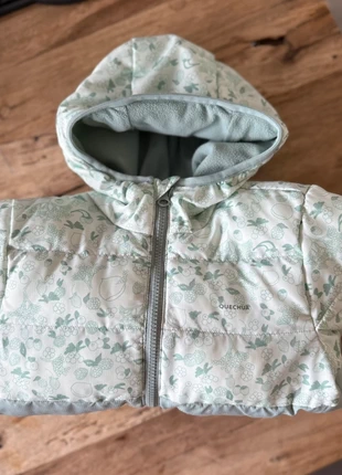 Doudoune veste d’hiver à capuche Quechua, marque: Quechua, état: Très bon état, taille: 6 ans / 116 cm, 8,00 €, 9,10 € Protection acheteurs incluse