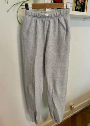 Jogging H&M Taille 14 ans, merk: H&M, staat: Goed, maat: 14 jaar / 164 cm, € 3,00, € 3,85 inclusief Kopersbescherming