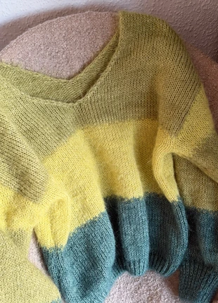 Weicher oversized Strickpullover in verschiedenen Grün Tönen, marque: Pullover, état: Très bon état, taille: M / 38 / 10, 10,00 €, 11,20 € Protection acheteurs incluse