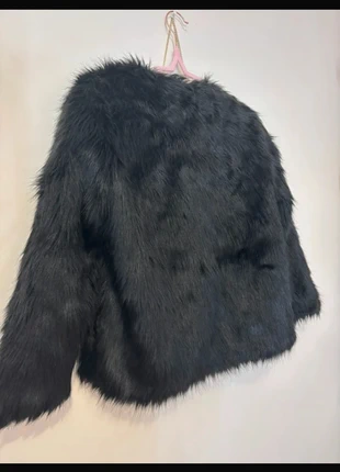 Manteau fourrure synthétique noire, brand: Stradivarius, condition: Very good, size: S / 36 / 8, €15.00, €16.45 includes Buyer Protection