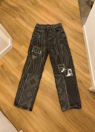 Jeans gris tache de peinture, marque: je_sais_pas, état: Très bon état, taille: S / 36 / 8, 7,00 €, 8,05 € Protection acheteurs incluse