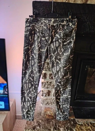 pantalon zara atypique effet peau se croco taille M, marke: Zara, zustand: Sehr gut, größe: M / 38 / 10, 8,90 €, 10,05 € inklusive Vinted-Käuferschutz