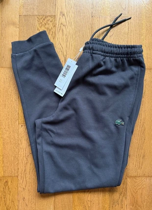 Bas de jogging Lacoste neuf avec étiquette, marque: Lacoste, état: Neuf avec étiquette, taille: M, 80,00 €, 84,70 € Protection acheteurs incluse